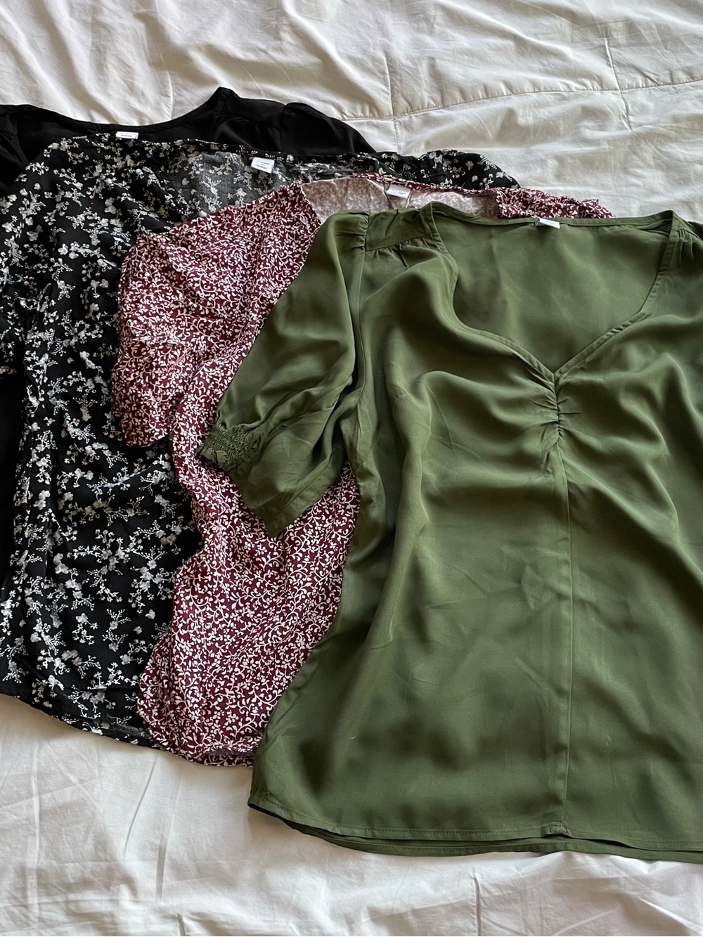 Old Navy Olive Green V-Neck Ruched Blouse Size Medium